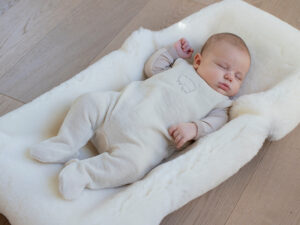 nosterbarn sleeping child